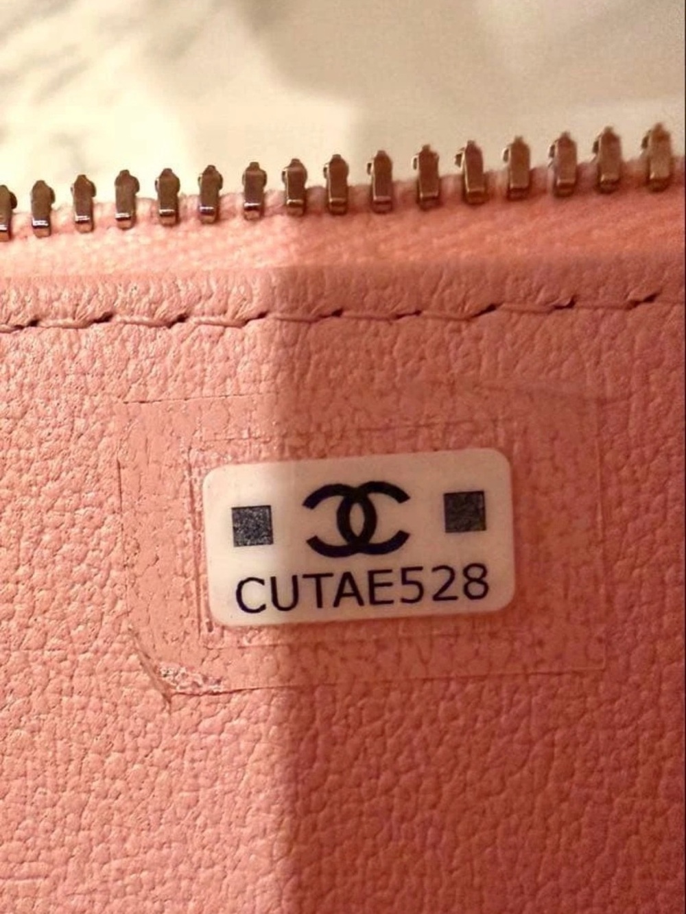CHANEL Pink Quilted Vanity Crossbody with Gold Hardware - Picture 5 of 6